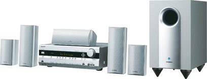 Onkyo HT-S5105 hjemmebiografsystem bestående af en forstærker-tuner, 5 sølvfarvede gulvhøjtalere og en sort subwoofer