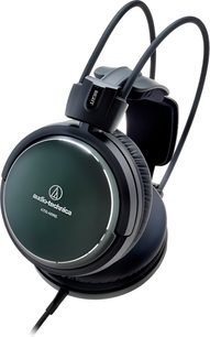 Audio Technica ATH-A990Z hovedtelefoner i sort, set fra venstre side, med runde ørepuder, polstret hovedbøjle og kabel tilsluttet venstre ørepude