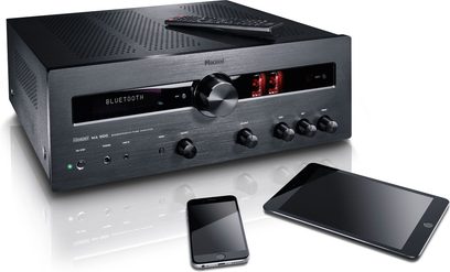 Amplificatore hi-fi stereo Magnat MA 900 nero con frontale in metallo spazzolato, manopole, display LED, ingressi e uscita cuffie, vista frontale