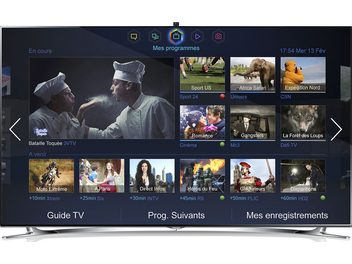 Samsung UE65F8000-fjernsyn, der viser en brugergrænseflade med miniaturebilleder af tv-programmer og film