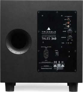 Triangle Tales 340 mat sort subwoofer. Frontpanel med cirkulær højttaler, logo og rektangulært kontrolpanel