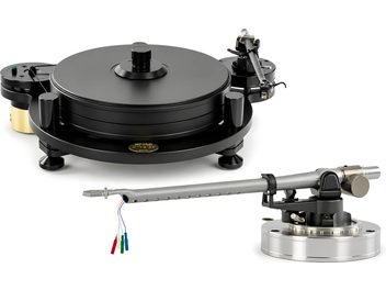 Giradischi in vinile audiophile nero con braccio di lettura separato in vista di tre quarti su sfondo bianco