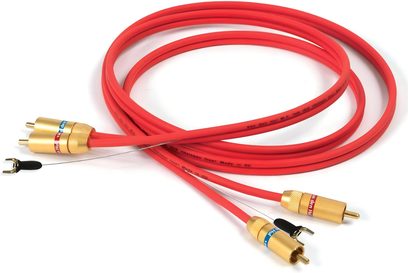 Van den Hul The ISIS RCA/RCA 1m rød phono-kabel i PVC-kappe, set ovenfra, oprullet, udstyret med fire guldbelagte RCA-stik med røde og blå ringe samt en jordledning med sort gaffelkabelsko