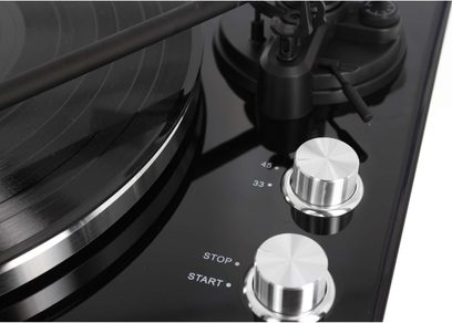 Hi-fi pladespiller Enova HIFI Vision 3 USB sort. Nærbillede af de børstede aluminiumsknapper Start og Stop