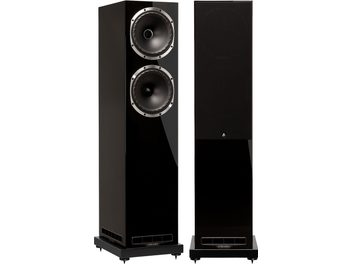 Fyne Audio F502S gulvhøjttalere i sort højglans, den ene med to metalindrammede enheder, den anden med stofgrill foran