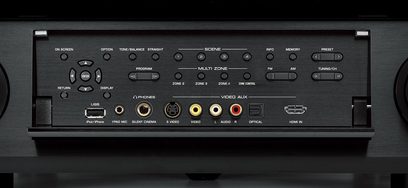 Yamaha RX-A3010 sort hjemmebiografsforstærker, frontpanel, tæt forfra, mange knapper og audio/video-stik