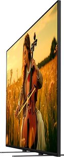 Televisore ad alta definizione Sony BRAVIA 5 K85XR5 nero, cornice metallica ultra-sottile e pannello in vetro, immagine di una donna che suona il violoncello, vista angolata dalla parte anteriore sinistra