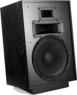 Sloupcový reproduktor Klipsch Heresy IV černý, pohled zepředu. Černá dřevěná skříň, černé reproduktory, černé kovové mřížky.