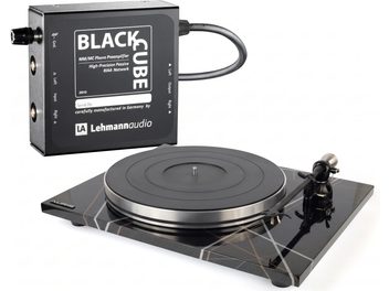 Schwarzer Auris-Plattenspieler mit Tonarm und Lehmann Audio Black Cube Phono-Vorverstärker