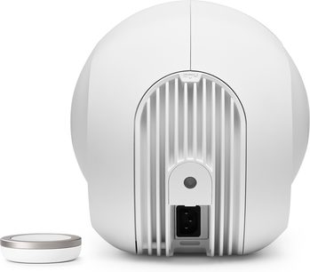 Бездротова підключена колонка DEVIALET PHANTOM I 103 DB chrome, вид спереду, овальна форма, блискуче хромоване покриття, передня решітка