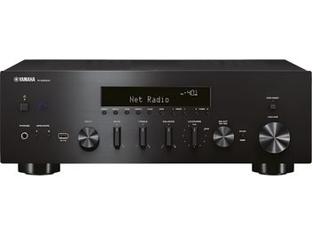 Ampli hi-fi stereo Yamaha R-N600A i sort metall, frontvisning, sentralt display, store ratt, hodetelefonuttak og USB-port