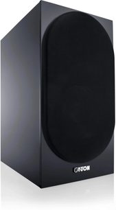 Diffusore da scaffale Canton GLE 30 S2 nero visto di tre quarti, frontale con grande griglia in tessuto arrotondata e logo argento