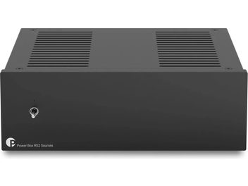 Išorinis maitinimo šaltinis Pro-Ject Power Box RS2 Sources juodas, vaizdas iš priekio su stačiakampiu korpusu ir viršutinėmis ventiliacijos angomis