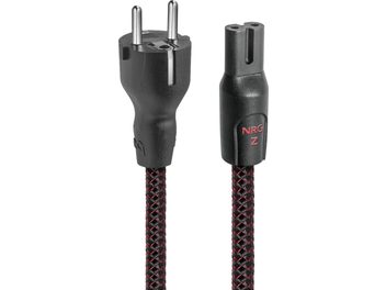 Vista frontale del cavo di alimentazione Audioquest NRG-Z2 da 2 m, guaina intrecciata in nylon nero e rosso, spine Schuko maschio e IEC C7 in plastica nera opaca