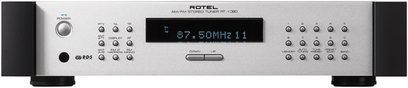 Rotel RT1080-tuner set forfra, digitalt display "87.50MHz 11", sort front med sølvfarvede knapper og stik