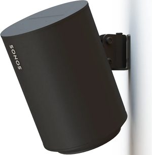 Czarny matowy wspornik ścienny Mountson o ściętym cylindrycznym kształcie do głośnika Sonos ERA 100, zdjęcie produktu na białym tle