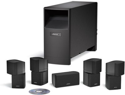 Bose Acoustimass 10 Series V svart høyttalerpakke bestående av en kubisk bassmodul og 5 små kubiske satellitthøyttalere