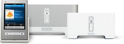 Sonos netværksaudioafspiller med højttalere, minimalistisk hvidt design, farveskærme, på grå overflade