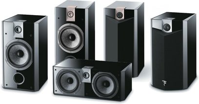 Pakke Chorus 807V W Focal sort lakeret, bestående af 5 bogreolhøjttalere og 1 basreflekskabinet, set forfra