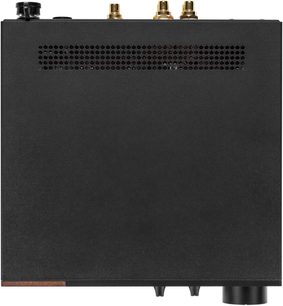 Černý sluchátkový předzesilovač Ferrum Audio ERCO Gen 2, pohled shora s ventilační mřížkou a zlatými zadními RCA konektory
