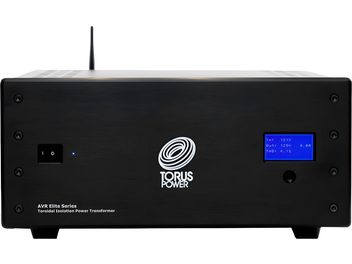 Netzstrom-Conditioner AVR-2 ELITE 30 CE schwarz mit blauem Bildschirm rechts, Schalter links, Torus Power-Logo in der Mitte