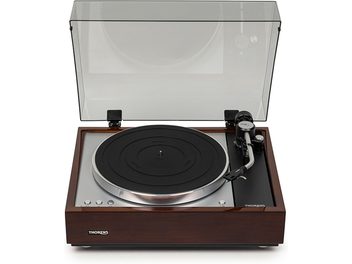 Hi-fi platespiller TD 1601 med TP 160 valnøtt, sett forfra, gjennomsiktig lokk hevet, svart sirkulært tallerken, sølvfarget tonearm