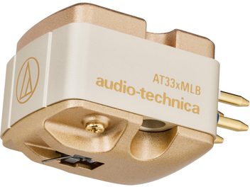 Фонокартридж Audio-Technica AT33xMLB у золотистому металі та кольорі слонової кістки, тричвертний ракурс, видно голку та позолочені контакти