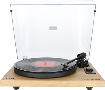 Hi-fi gramofon Enova HIFI Vision 2 SET Beech z osnovo pravokotne oblike v svetlem lesnem zaključku, prozornim dvignjenim pokrovom, črnim okroglim pladnjem, črno vinilno ploščo z rdečo osrednjo nalepko, črno ročico z vidno iglo, črnimi nogicami in črnimi gumbi na desni strani.