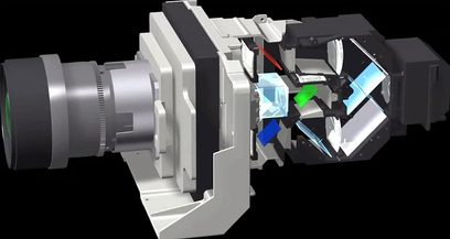 Sony VPL-VW870ES videoprojektor, eksploderet 3D-visning, hvide og sorte indvendige komponenter, gennemsigtige linser