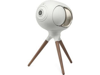Podstawa Devialet TREEPOD w wykończeniu Light Pearl, trójnóg z brązowego drewna, biała piasta, widok z trzech czwartych