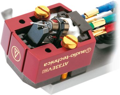 Κεφαλή πικάπ Audio Technica AT33EV μπορντό κόκκινο, κοντινό πλάνο στο σώμα και την έγχρωμη καλωδίωση