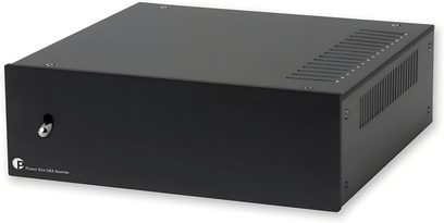 Fuente de alimentación hi-fi separada Pro-Ject Power Box DS3, carcasa metálica negra, vista 3/4, conmutador y LED en el frontal