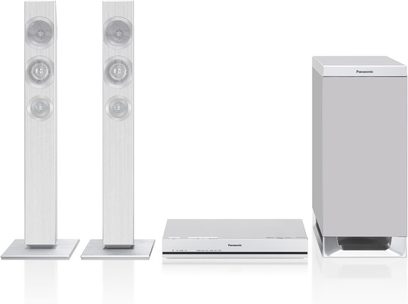 Domácí kino Panasonic SC-HTB570 složené ze dvou sloupových reproduktorů, soundbaru a subwooferu