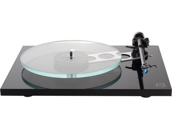 Giradischi Rega Planar 3 nero laccato, vista dall'alto, piatto in vetro, braccio di lettura nero con testina blu