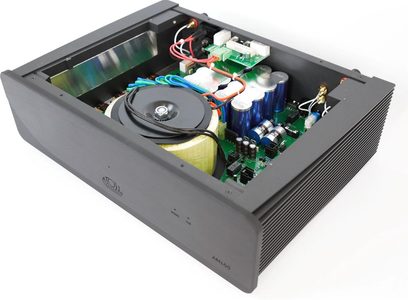 Atoll AM400 sølvfarvet effektforstærker, indvendigt syn af elektroniske komponenter og printplader, metalkabinet