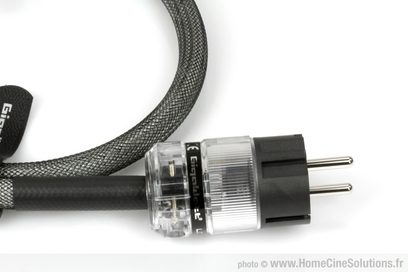 Napájecí kabel GigaWatt LC-2 EVO 2m černý, průhledné konektory, opletený plášť, detailní pohled na bílém pozadí