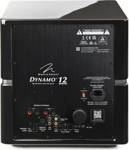 Dynamo 12 subwoofer i sort højglans, bagside, rektangulært sort tilslutningspanel med hvide inskriptioner, lydtilslutninger, afbryder, strømstik, reflekterende overflade på toppen