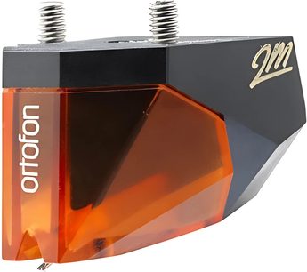 Ortofon 2M Bronze Verso vinilinių plokštelių galvutė, 3/4 galinio vaizdo, juodo ir permatomai oranžinio korpuso, sidabrinių adatėlių