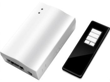 Trasmettitore wireless Screen'up ZTELESCREENUP4, scatola bianca rettangolare con porte e telecomando nero con 4 pulsanti bianchi