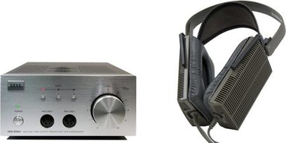 Zesilovač STAX SRM-006tS a otevřená sluchátka STAX SR-207 v černé barvě, pohled zepředu a z pravého profilu