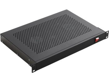Ventilační panel se 2 ventilátory, černá obdélníková perforovaná skříňka na horní straně, červený vypínač vpravo