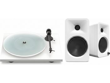 Giradischi in vinile bianco con piatto traslucido e coppia di diffusori bianchi con altoparlanti neri