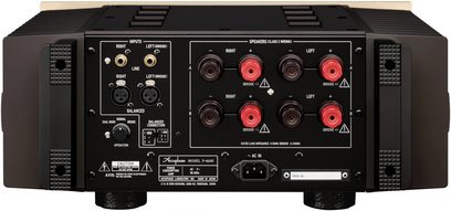Accuphase P-4600, вид ззаду, чорні та червоні аудіороз'єми, входи XLR і RCA, вимикач, роз'єм живлення