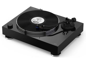 Czarna gramofon Reloop TURN X, widok z góry. Czarna tarcza, ramię z wkładką gramofonową, srebrne nóżki
