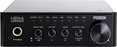 Frontvisning af Fostex HP-A4 hovedtelefonforstærker med justeringsknapper, indgangs-/udgangsvælgere, USB-port og hovedtelefonstik på forsiden