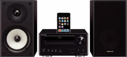 Onkyo CS-V 645 sort mini-anlæg set forfra, bogreolhøjttalere, receiver med iPod-dock og LCD-skærm