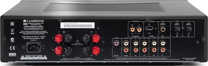 Stereohögtalare Cambridge Audio CXA60 i svart, frontpanel med knappar, uttag och LED-display, framifrån