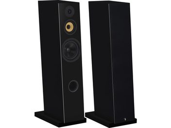 Акустичні колонки Davis Acoustics Courbet n°8 чорного лакованого кольору, вид спереду та з трьох чвертей, 3 круглих динаміки, круглий фазоінвертор, прямокутна підставка