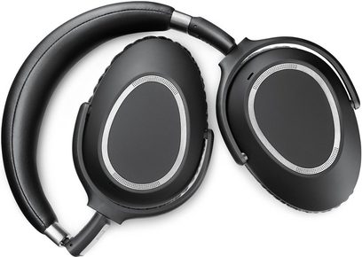 Bezdrátová circum-aurální sluchátka Sennheiser PXC 550 v černé barvě, pohled zepředu a z profilu, hlavový most a náušníky z kůže
