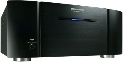 Marantz MM8003 sort effektforstærker, set forfra, med drejeknap og blå indikatorlampe tændt til højre